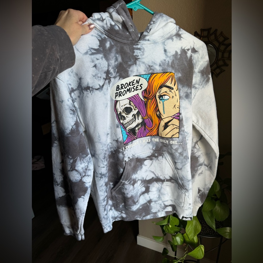 Hoodie gray and white. Unique design and very comfortable